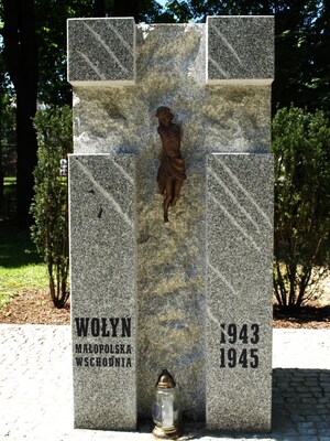 Pomnik poświęcony Polakom zamordowanym przez ukraińskich nacjonalistów w l. 1943-1945 (Bielsko-Biała).