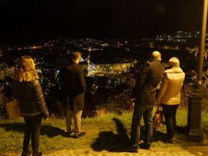Widok na Braszow nocą ze wzgórza cytadeli.