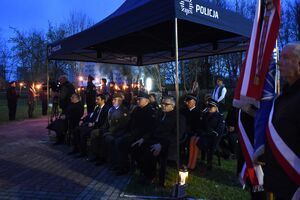 Uroczysta odprawa wart służb mundurowych przed Grobem Policjanta Polskiego. Fot. Monika Kobylańska/IPN