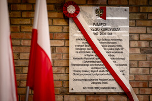 Uroczyste odsłonięcie tablicy upamiętniającej mec. Jerzego Kurcyusza – Katowice, 18 kwietnia 2024. Fot.: IPN K. Łojko