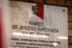 Uroczyste odsłonięcie tablicy upamiętniającej mec. Jerzego Kurcyusza – Katowice, 18 kwietnia 2024. Fot.: IPN K. Łojko