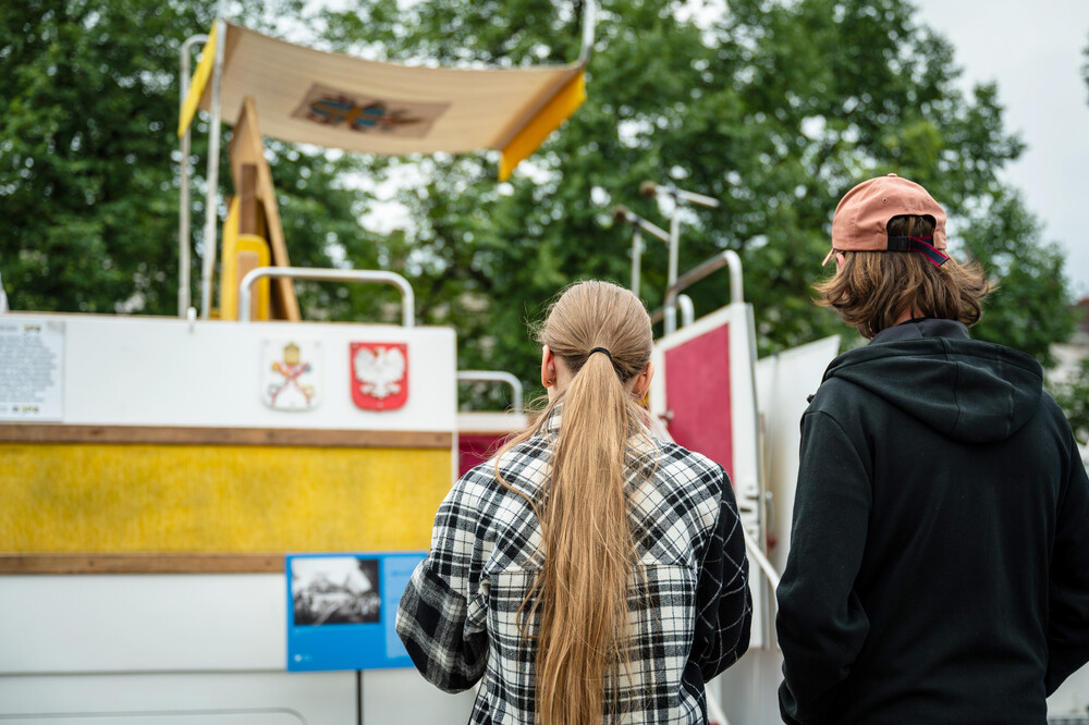 Instytut Pamięci Narodowej zaprezentował w Częstochowie wystawę „Gaude Mater Polonia. Jan Paweł II w Ojczyźnie. 2–10 czerwca 1979” - Częstochowa, 4, 5 czerwca 2024. Fot.: IPN K. Łojko