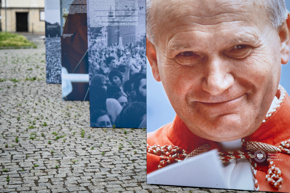 Instytut Pamięci Narodowej zaprezentował w Częstochowie wystawę „Gaude Mater Polonia. Jan Paweł II w Ojczyźnie. 2–10 czerwca 1979” - Częstochowa, 4, 5 czerwca 2024. Fot.: IPN K. Łojko