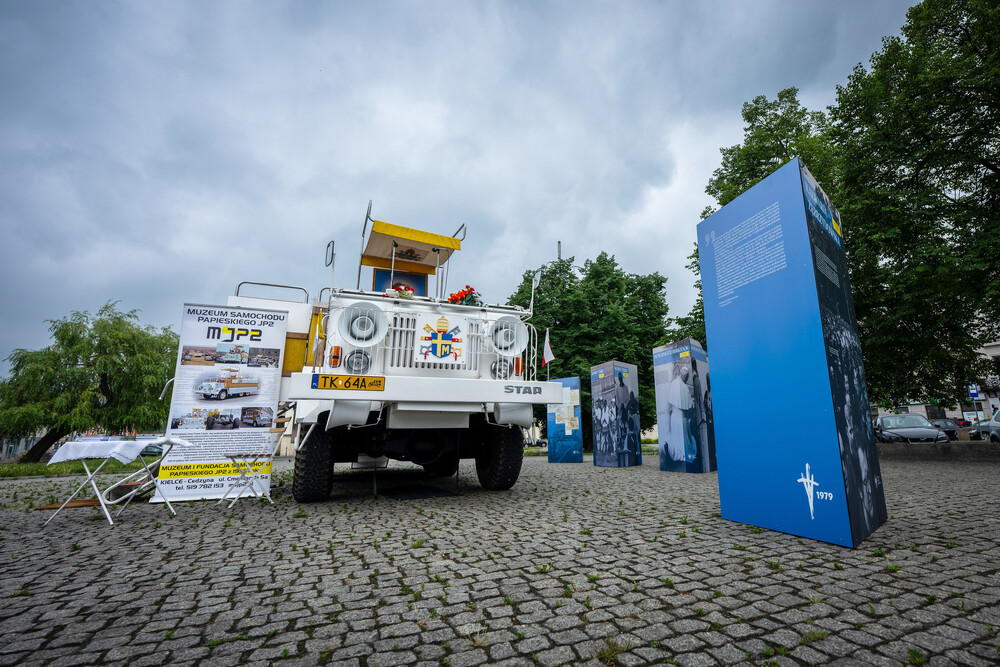 Instytut Pamięci Narodowej zaprezentował w Częstochowie wystawę „Gaude Mater Polonia. Jan Paweł II w Ojczyźnie. 2–10 czerwca 1979” - Częstochowa, 4, 5 czerwca 2024. Fot.: IPN K. Łojko