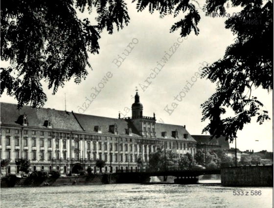 1 – Uniwersytet we Wrocławiu (fot. J. Milka, wyd. Biuro Wydawnicze „Ruch”; IPN Ka 005/10, t. 2)