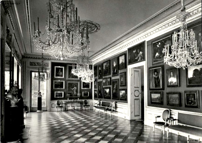 5 – Warszawa, pałac w Łazienkach (fot. K. Jabłoński, Biuro Wydawnicze „Ruch”; IPN Ka 028/725, t. 7)