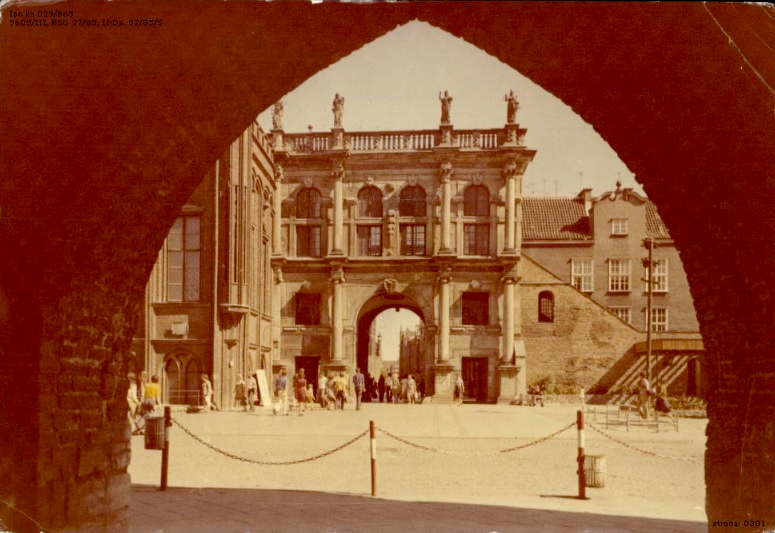 13 – Złota Brama w Gdańsku (fot. J. Makarewicz – KAW, wyd. Krajowa Agencja Wydawnicza; IPN Ka 029/865)