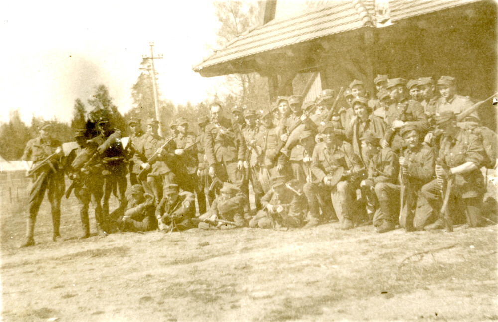 Żołnierze 5 WBAK, Zdzisław Badocha – pierwszy od lewej (IPN BU 024/96)