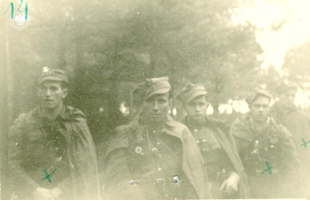 Żołnierze 5 WBAK, Zdzisław Badocha – pierwszy od lewej (IPN BU 024/104)