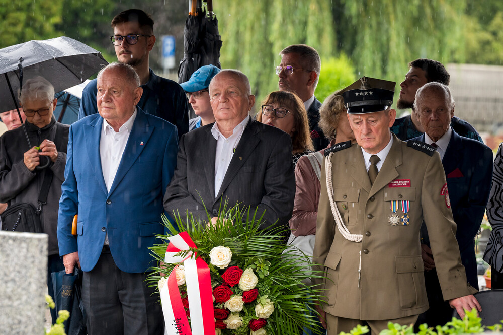 Uroczystość oznaczenia grobu śp. Janusza Nikodemskiego znakiem pamięci „Grób weterana walk o wolności niepodległość Polski” – w 80. rocznicę wybuchu Powstania Warszawskiego – Katowice, 1 sierpnia 2024. Fot.: IPN K. Łojko