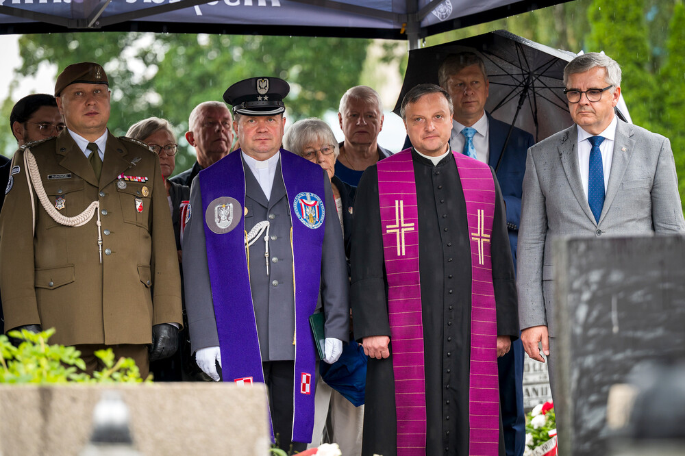 Uroczystość oznaczenia grobu śp. Janusza Nikodemskiego znakiem pamięci „Grób weterana walk o wolności niepodległość Polski” – w 80. rocznicę wybuchu Powstania Warszawskiego – Katowice, 1 sierpnia 2024. Fot.: IPN K. Łojko