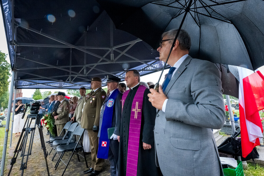 Uroczystość oznaczenia grobu śp. Janusza Nikodemskiego znakiem pamięci „Grób weterana walk o wolności niepodległość Polski” – w 80. rocznicę wybuchu Powstania Warszawskiego – Katowice, 1 sierpnia 2024. Fot.: IPN K. Łojko