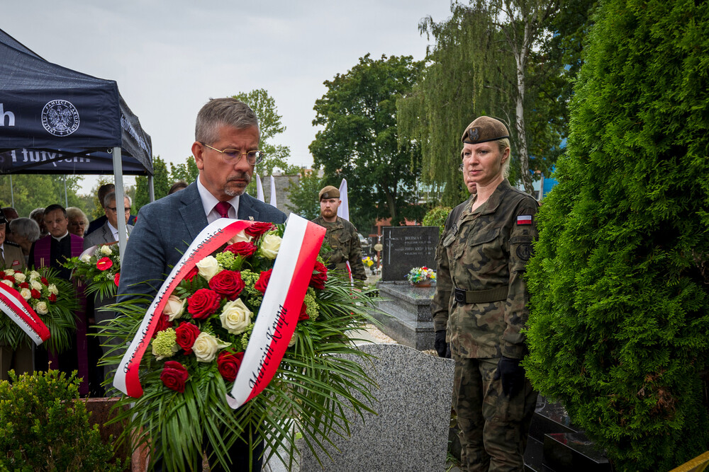 Uroczystość oznaczenia grobu śp. Janusza Nikodemskiego znakiem pamięci „Grób weterana walk o wolności niepodległość Polski” – w 80. rocznicę wybuchu Powstania Warszawskiego – Katowice, 1 sierpnia 2024. Fot.: IPN K. Łojko