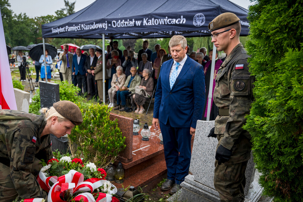 Uroczystość oznaczenia grobu śp. Janusza Nikodemskiego znakiem pamięci „Grób weterana walk o wolności niepodległość Polski” – w 80. rocznicę wybuchu Powstania Warszawskiego – Katowice, 1 sierpnia 2024. Fot.: IPN K. Łojko