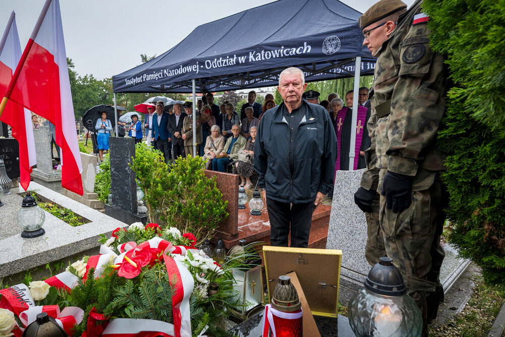 Uroczystość oznaczenia grobu śp. Janusza Nikodemskiego znakiem pamięci „Grób weterana walk o wolności niepodległość Polski” – w 80. rocznicę wybuchu Powstania Warszawskiego – Katowice, 1 sierpnia 2024. Fot.: IPN K. Łojko