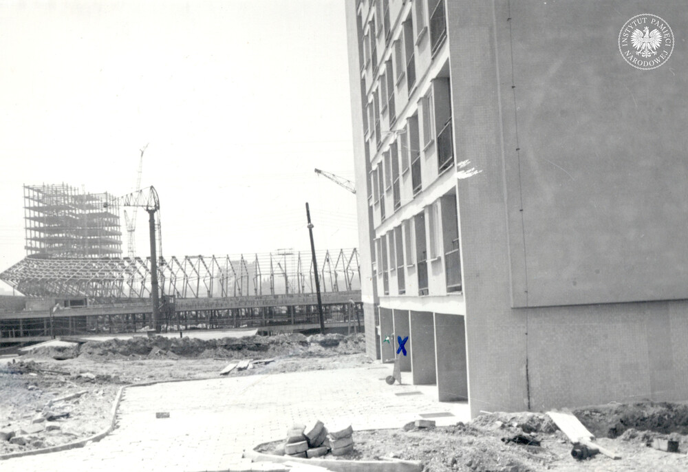 17 – widok od ulicy Ordona na budujący się Spodek i budynek DOKP, 1967 r. (IPN Ka 455/140)