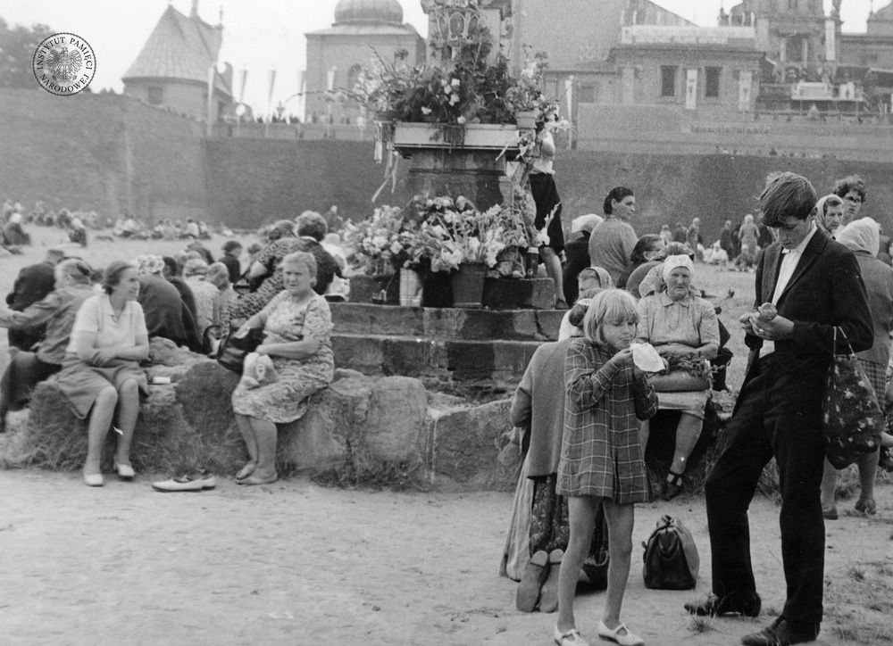 Wierni pod Jasną Górą, sierpień 1970 r. (IPN Ka 085/64, t. 3/1)