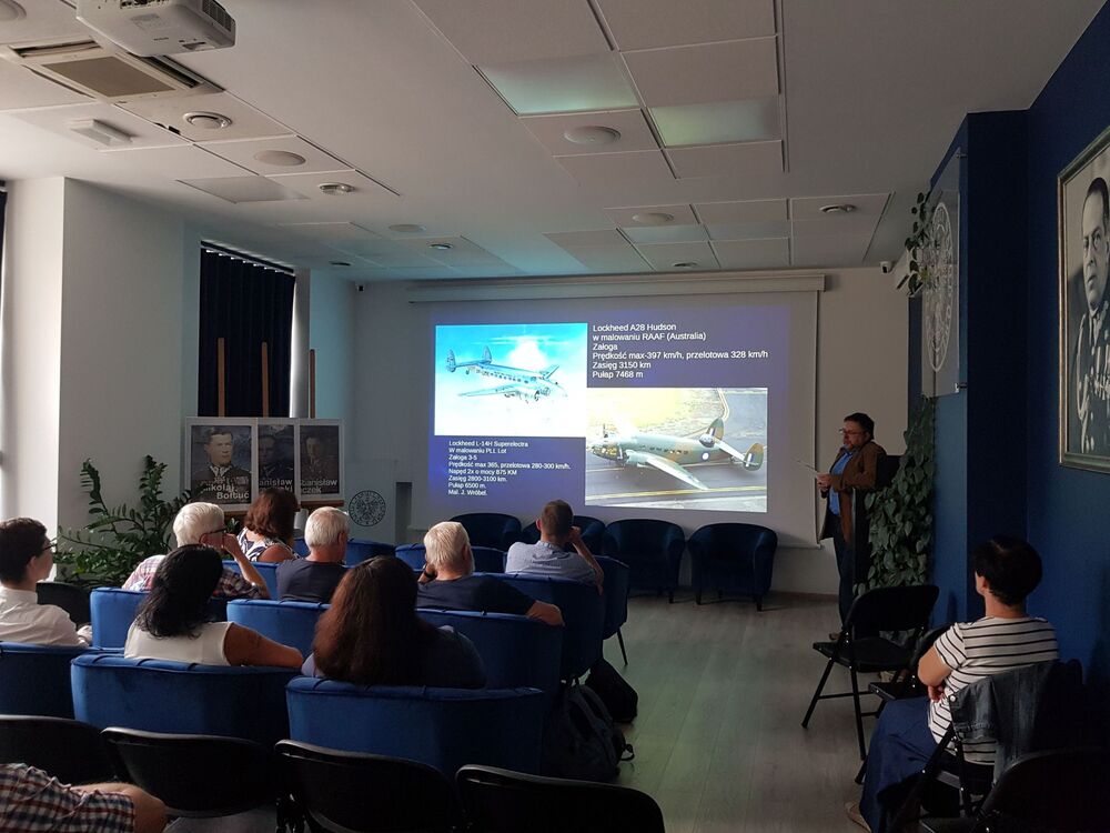Wykład Mariusza Grzyba, historyka Muzeum Częstochowskiego, nt. „Przed i po godzinie „W”. Lotnicze wsparcie dla Armii Krajowej”. Fot. Adam Kurus/IPN