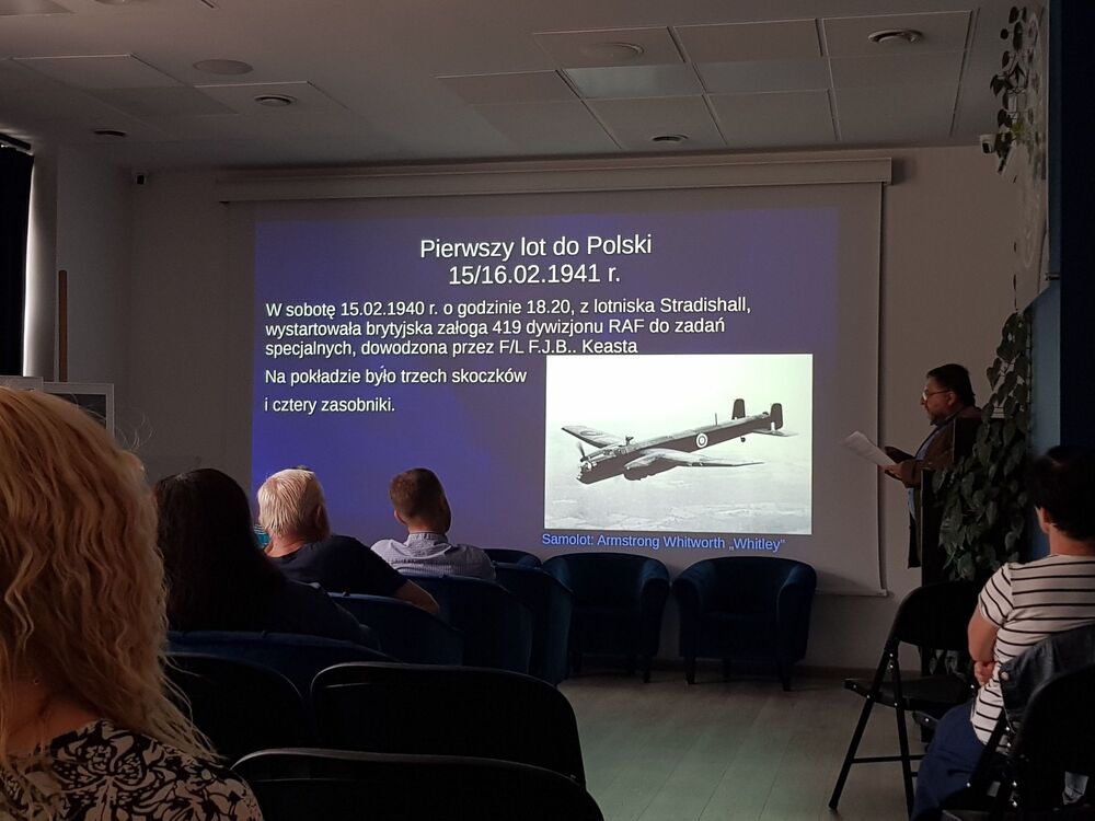 Wykład Mariusza Grzyba, historyka Muzeum Częstochowskiego, nt. „Przed i po godzinie „W”. Lotnicze wsparcie dla Armii Krajowej”. Fot. Adam Kurus/IPN