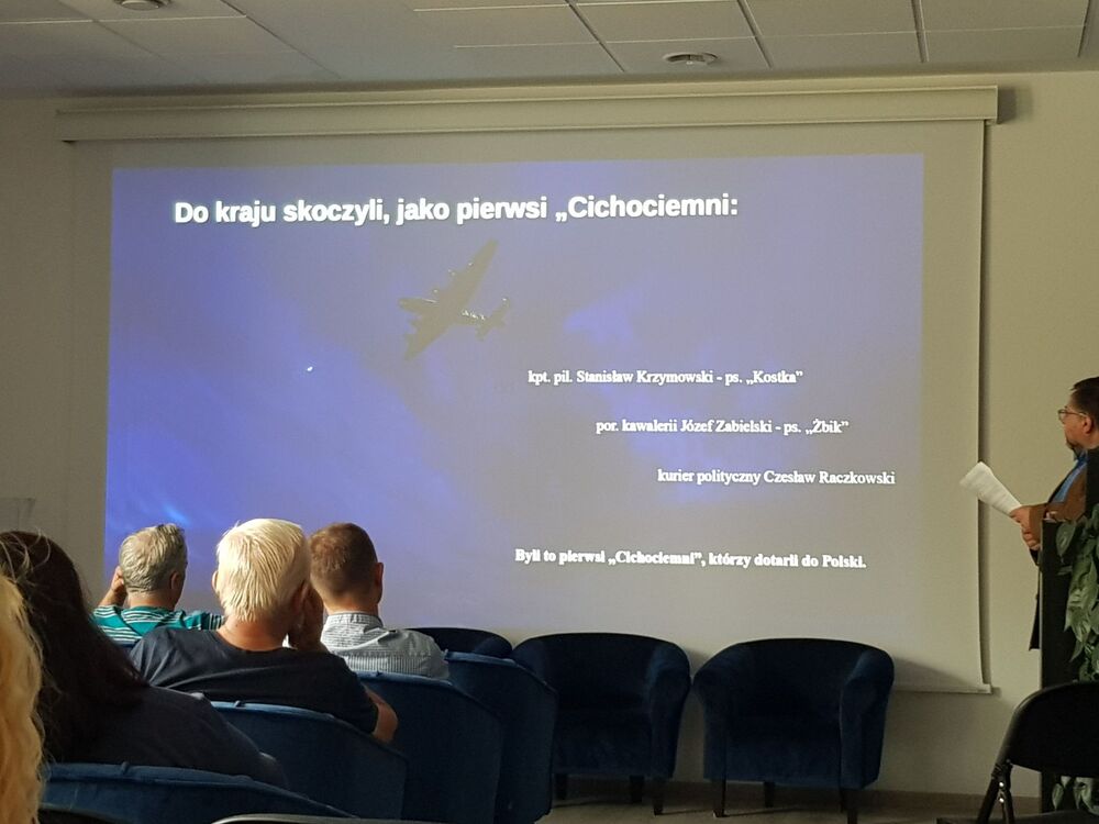 Wykład Mariusza Grzyba, historyka Muzeum Częstochowskiego, nt. „Przed i po godzinie „W”. Lotnicze wsparcie dla Armii Krajowej”. Fot. Adam Kurus/IPN