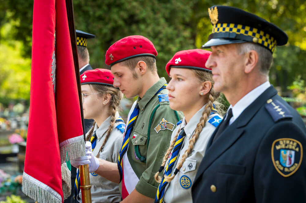 Oznaczenie grobu powstańca śląskiego dr. Stanisława Skiby znakiem pamięci „Tobie Polsko” – Ruda Śląska, 27 sierpnia 2024. Fot.: IPN K. Łojko