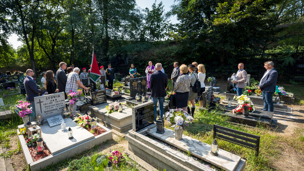 Oznaczenie grobu powstańca śląskiego dr. Stanisława Skiby znakiem pamięci „Tobie Polsko” – Ruda Śląska, 27 sierpnia 2024. Fot.: IPN K. Łojko