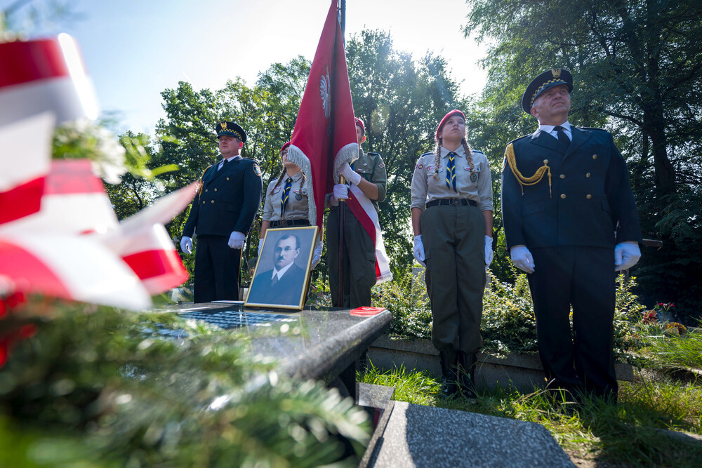 Oznaczenie grobu powstańca śląskiego dr. Stanisława Skiby znakiem pamięci „Tobie Polsko” – Ruda Śląska, 27 sierpnia 2024. Fot.: IPN K. Łojko