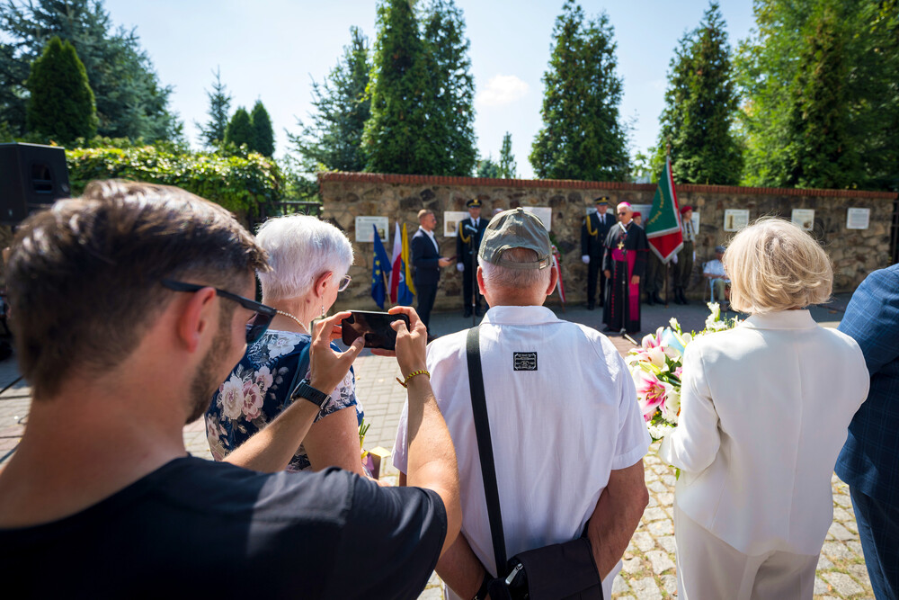 Odsłonięcie tablicy upamiętniającej Pawła Kubinę – Ruda Śląska, 28 sierpnia 2024. Fot.: IPN K. Łojko