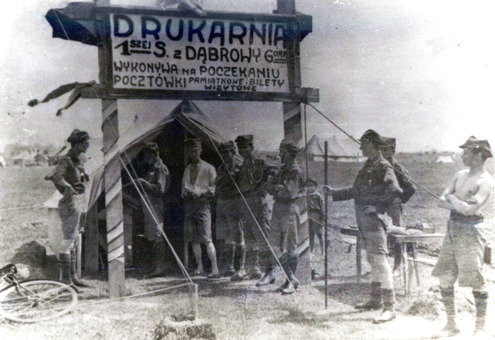 Fotografia wykonana podczas zlotu harcerskiego w okresie dwudziestolecia międzywojennego, nieznany autor (IPN Ka 454/194, t. 2)