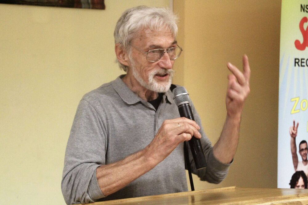 Jerzy Hilbrycht, przewodniczący żywieckiej Delegatury NSZZ „Solidarność“ podczas uroczystości odsłonięcia obelisku w Żywcu.