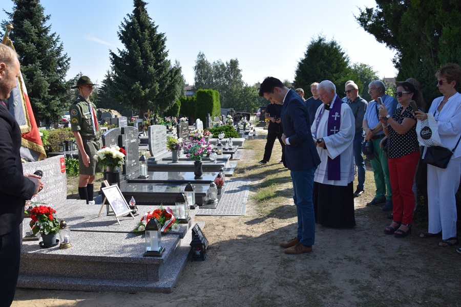 Uroczystość oznaczenia grobów powstańców śląskich znakiem pamięci „Tobie Polsko”.