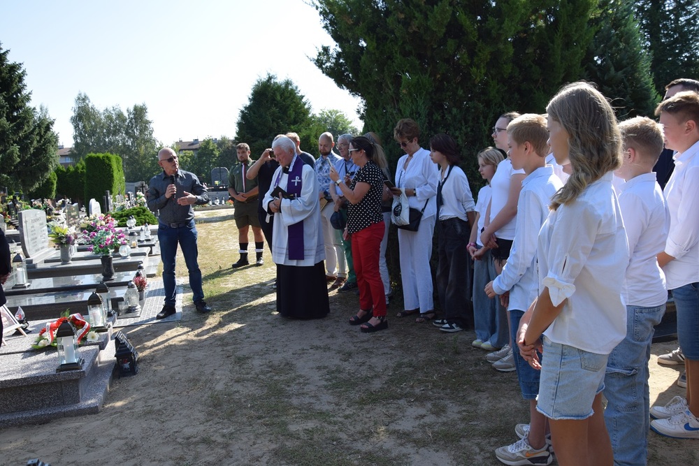 Uroczystość oznaczenia grobów powstańców śląskich znakiem pamięci „Tobie Polsko”.