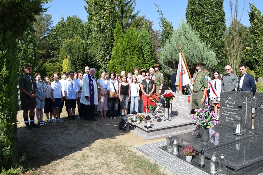 Uroczystość oznaczenia grobów powstańców śląskich znakiem pamięci „Tobie Polsko”.