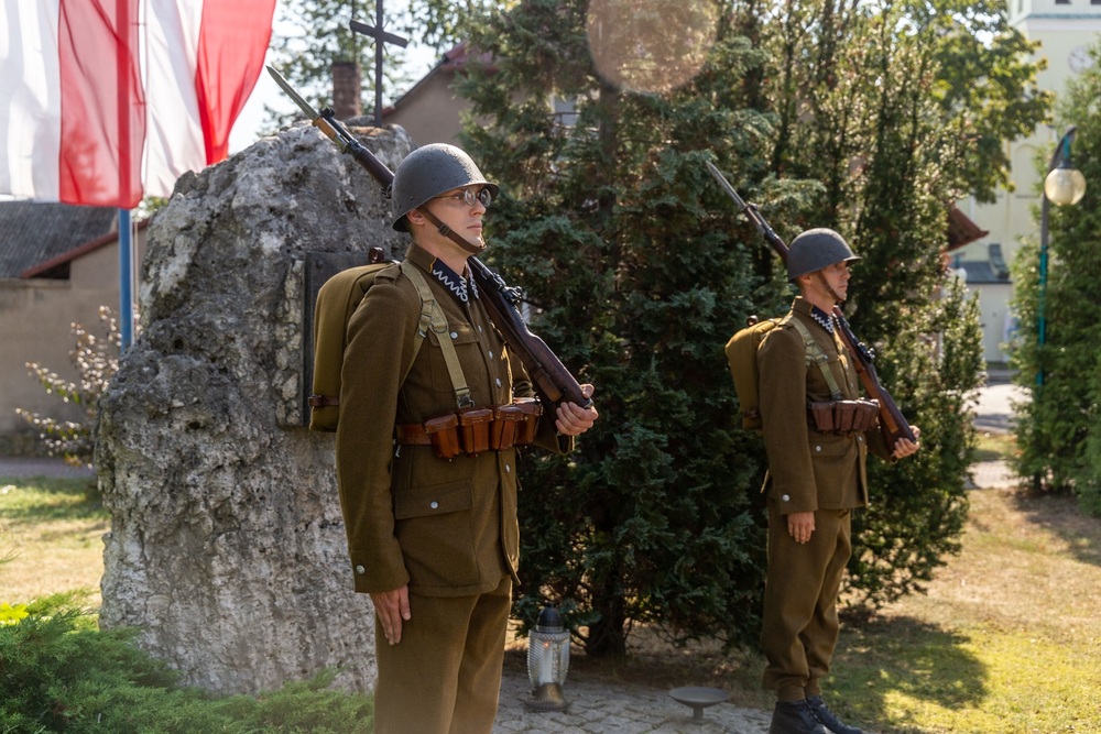 IV Święto Pułkowe 7 Pułku Artylerii Lekkiej i III Zjazd Rodzin Żołnierzy 7 Dywizji Piechoty Fot. Kinga Lis (IPN) i Michał Figzał (Stowarzyszenie Historyczne Reduta Częstochowa)