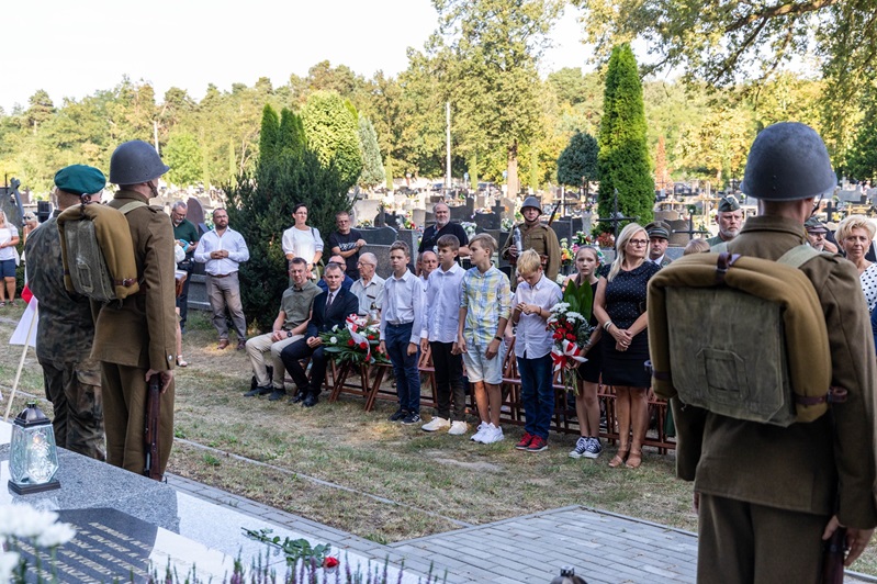 IV Święto Pułkowe 7 Pułku Artylerii Lekkiej i III Zjazd Rodzin Żołnierzy 7 Dywizji Piechoty Fot. Kinga Lis (IPN) i Michał Figzał (Stowarzyszenie Historyczne Reduta Częstochowa)