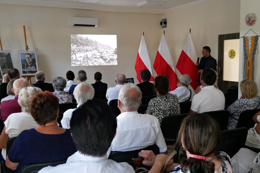 IV Święto Pułkowe 7 Pułku Artylerii Lekkiej i III Zjazd Rodzin Żołnierzy 7 Dywizji Piechoty Fot. Kinga Lis (IPN) i Michał Figzał (Stowarzyszenie Historyczne Reduta Częstochowa)