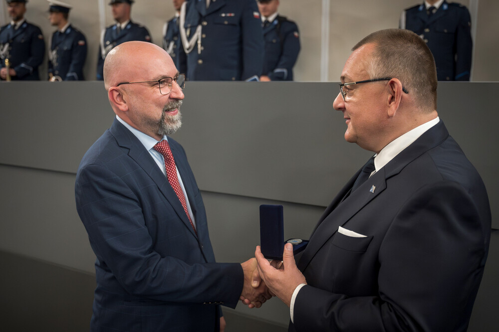 Oddział IPN w Katowicach został uhonorowany Medalem za Zasługi dla Ogólnopolskiego Stowarzyszenia „Rodzina Policyjna 1939 r.” z siedzibą w Katowicach – Katowice, 13 września 2024 r. Fot.: IPN K. Łojko