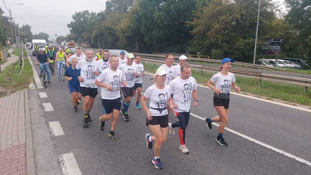 XIX Bieg pamięci ku czci męczenników stanu wojennego dotarła do grobu bł. ks. Jerzego w Warszawie.