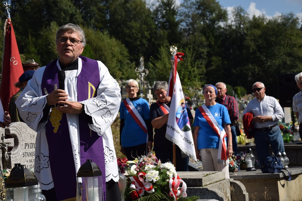 Uroczystość oznaczenia grobu powstańca śląskiego Karola Zemana znakiem pamięci „Tobie Polsko”  w Zwardoniu. Fot. Danuta Mikoda/IPN