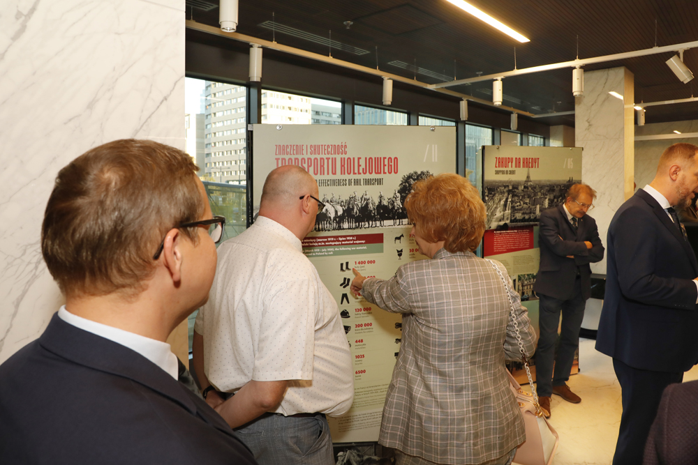 Wystawa pt. Walczyć, ale czym? Jak Polacy uzbroili swoją milionową armię do wojny z sowiecką Rosją? Działalność Polskiej Wojskowej Misji Zakupów w Paryżu w latach 1919-1921. Fot. Piotr Życieński/IPN