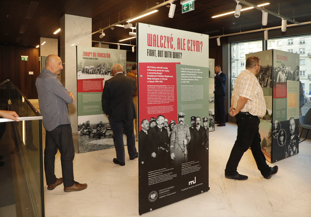 Wystawa pt. Walczyć, ale czym? Jak Polacy uzbroili swoją milionową armię do wojny z sowiecką Rosją? Działalność Polskiej Wojskowej Misji Zakupów w Paryżu w latach 1919-1921. Fot. Piotr Życieński/IPN