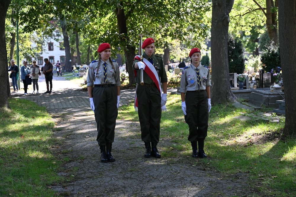 Uroczystość oznaczenia grobu powstańca śląskiego ppor. Wacława Zimocha znakiem pamięci „Tobie Polsko“. Fot. UM Ruda Śląska