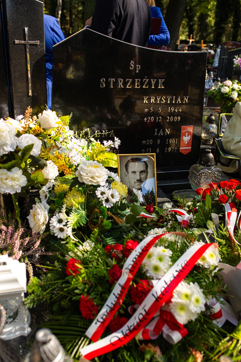 Uroczystość oznaczenia grobów weteranów powstań śląskich Jakuba Kostyry oraz Jana Strzeżyka znakiem pamięci „Tobie Polsko”. Fot. Nikola Chamera