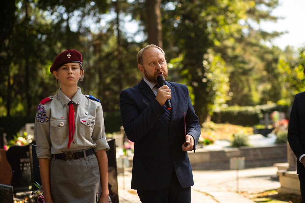 Uroczystość oznaczenia grobów weteranów powstań śląskich Jakuba Kostyry oraz Jana Strzeżyka znakiem pamięci „Tobie Polsko”. Fot. Nikola Chamera