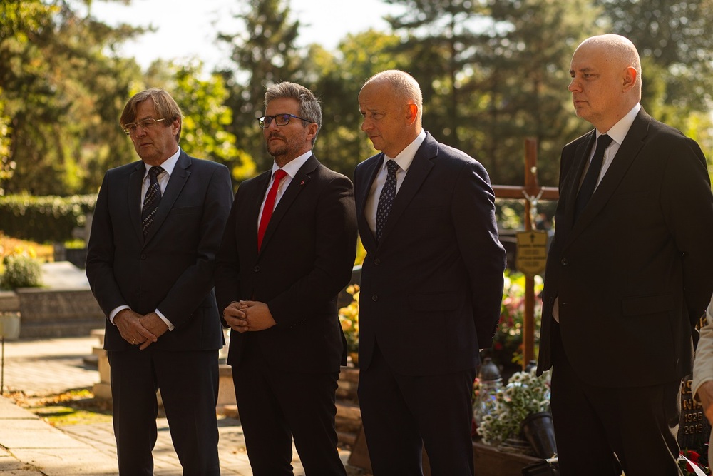 Uroczystość oznaczenia grobów weteranów powstań śląskich Jakuba Kostyry oraz Jana Strzeżyka znakiem pamięci „Tobie Polsko”. Fot. Nikola Chamera