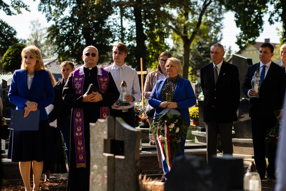 Uroczystość oznaczenia grobów weteranów powstań śląskich Jakuba Kostyry oraz Jana Strzeżyka znakiem pamięci „Tobie Polsko”. Fot. Nikola Chamera