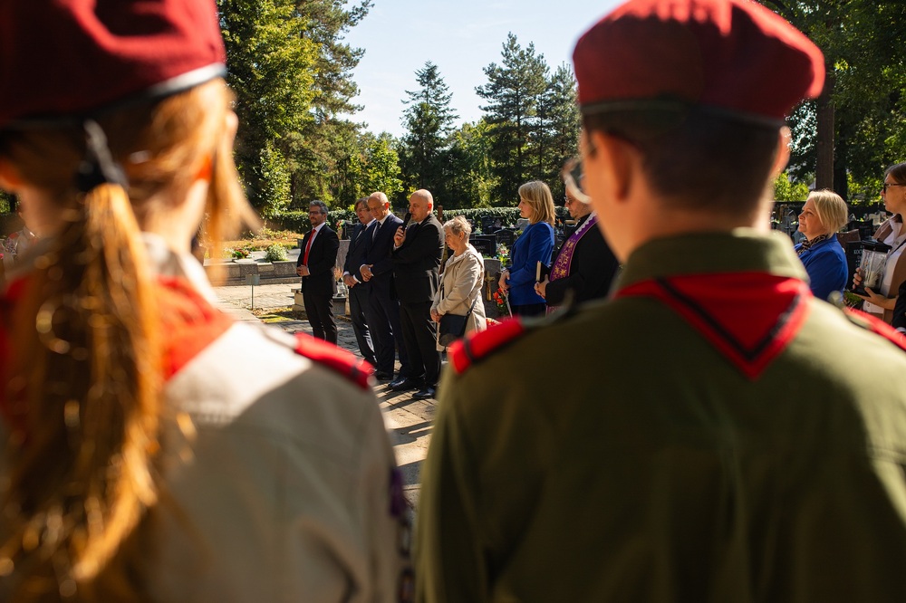 Uroczystość oznaczenia grobów weteranów powstań śląskich Jakuba Kostyry oraz Jana Strzeżyka znakiem pamięci „Tobie Polsko”. Fot. Nikola Chamera