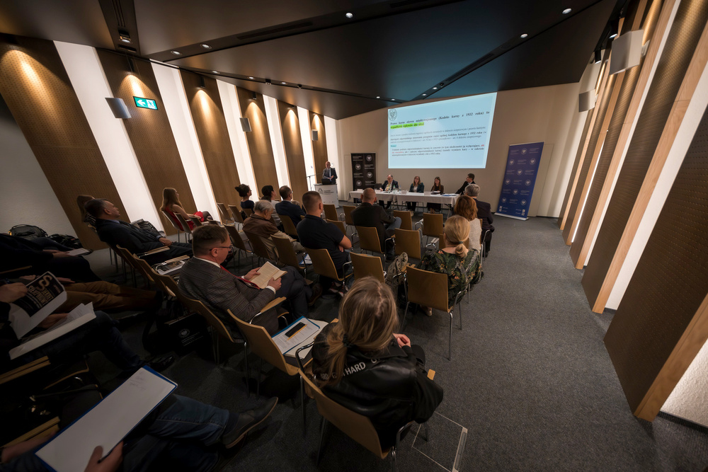 CALL FOR PAPERS: Ogólnopolska konferencja naukowa „Dekret sierpniowy jako narzędzie sprawiedliwych rozliczeń ze zbrodniami okresu wojny i okupacji?” – Katowice, 24-25 września 2024. Fot.: IPN K. Łojko