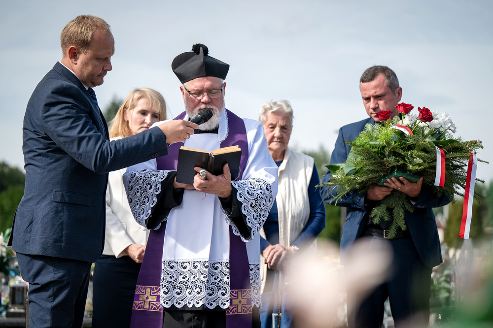 Uroczystość oznaczenia grobu powstańca śląskiego Michała Krawczyka znakiem pamięci „Tobie Polsko” – Bobrek (gmina Chełmek, woj. małopolskie), 26 września 2024. Fot.: IPN K. Łojko