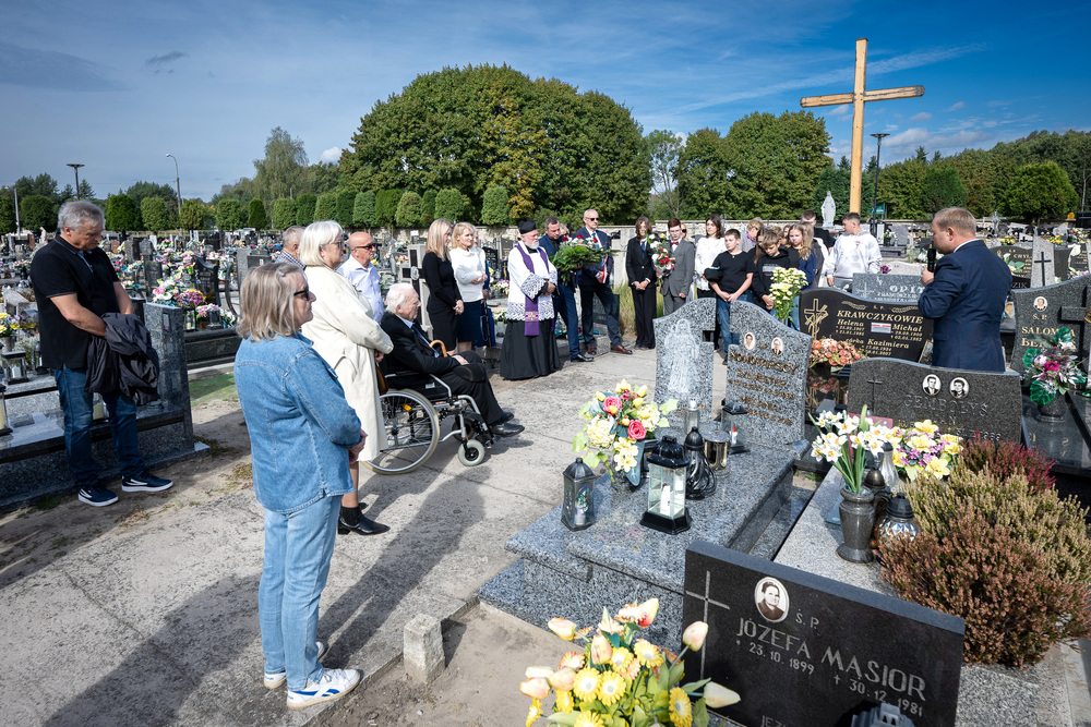 Uroczystość oznaczenia grobu powstańca śląskiego Michała Krawczyka znakiem pamięci „Tobie Polsko” – Bobrek (gmina Chełmek, woj. małopolskie), 26 września 2024. Fot.: IPN K. Łojko